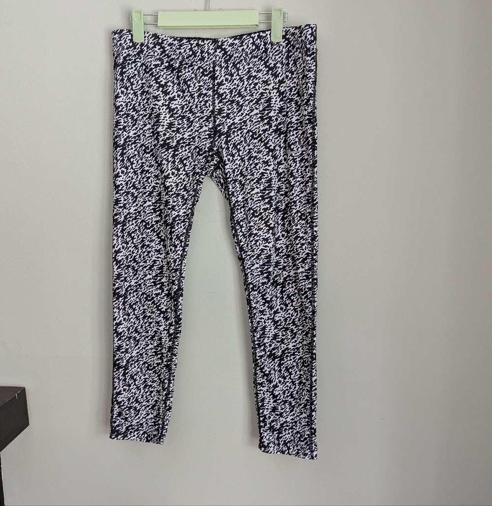 Nike Dri Fit Womens Small Pronto Essential Crop Running Leggings Black White 196